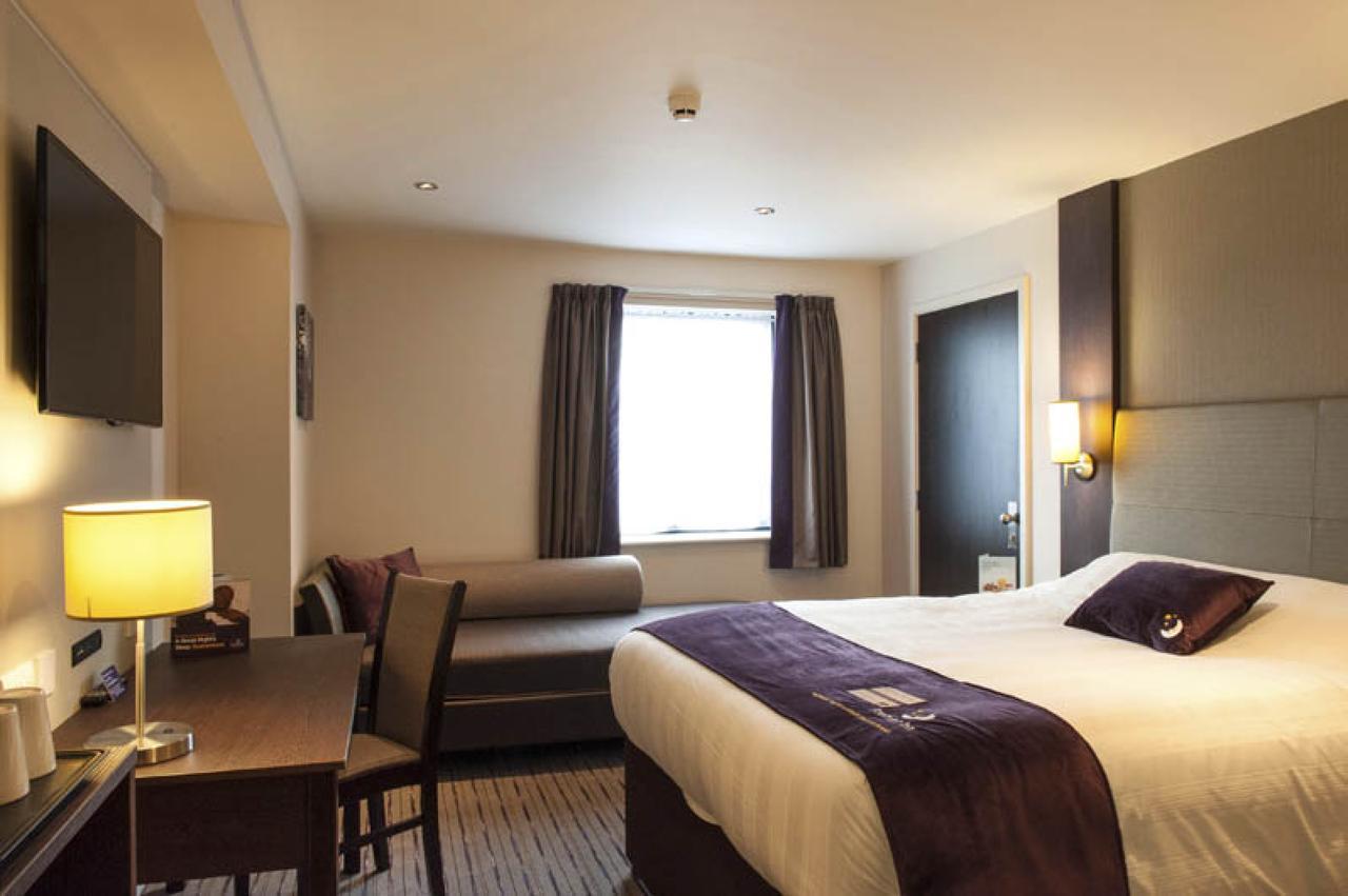 Premier Inn London Eltham Exterior photo